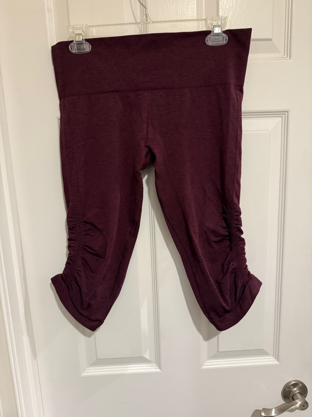 Lululemon Ebb to Street Ruched Crop Leggings Bordeaux Drama Burgundy Size 8. EUC